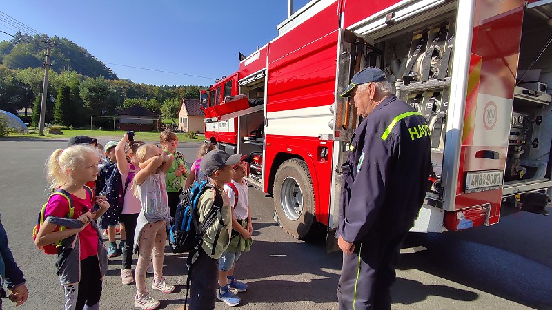 Přírodovědná stezka a den s hasiči 2.,3.  roč. (29.09.2023)