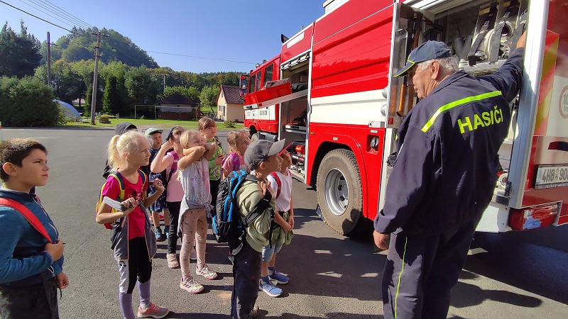 Přírodovědná stezka a den s hasiči 2.,3.  roč. (29.09.2023)